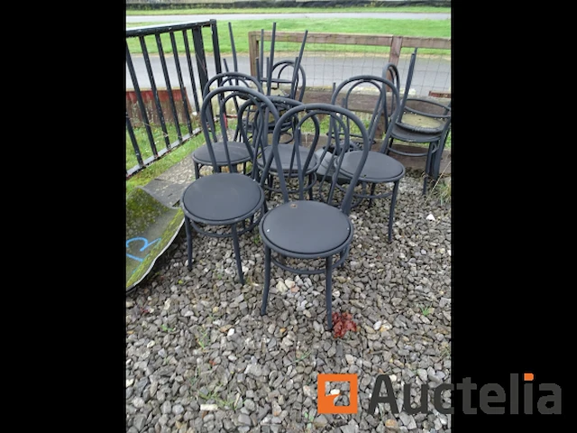 11 metalen stoelen - afbeelding 1 van  3