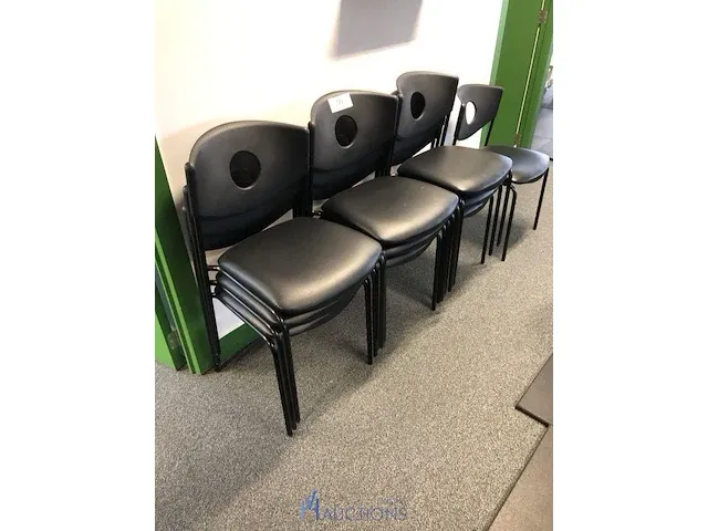 11 metalen stoelen - afbeelding 1 van  6