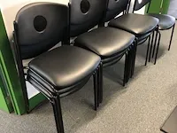 11 metalen stoelen