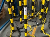 11 paaltjes met ketting - afbeelding 2 van  5