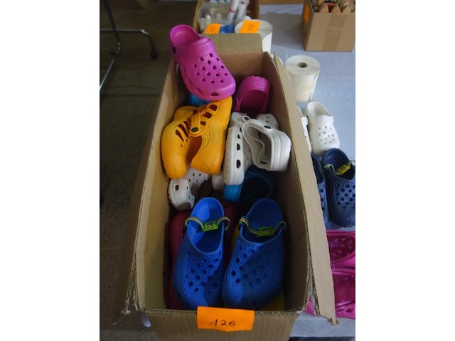 11 paar clogs holeys - afbeelding 2 van  3