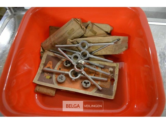 11 pakjes tappen van 6 en 8 - afbeelding 1 van  3