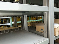 11 rekken met inhoud - afbeelding 4 van  9