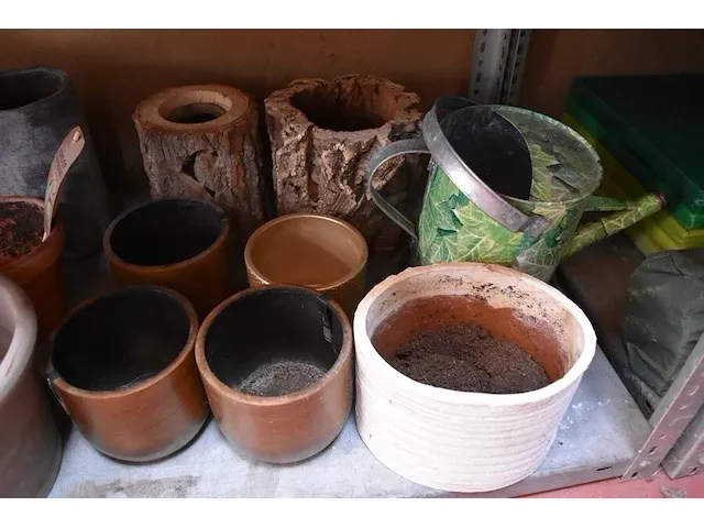 11 stuks wandversieringen, 14 stuks bloempotten, gieter - afbeelding 7 van  8