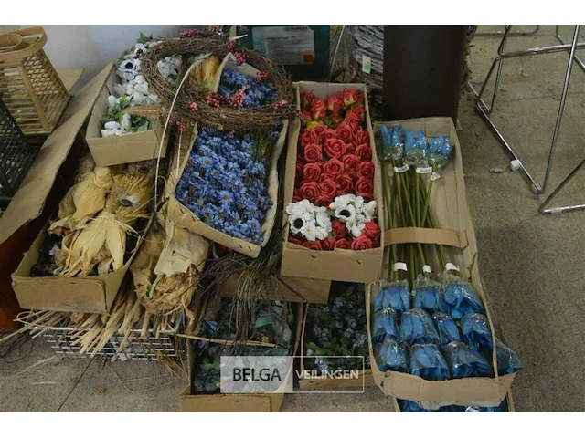 ±11 verpakkingen met bloemen en decomaterialen - afbeelding 1 van  5