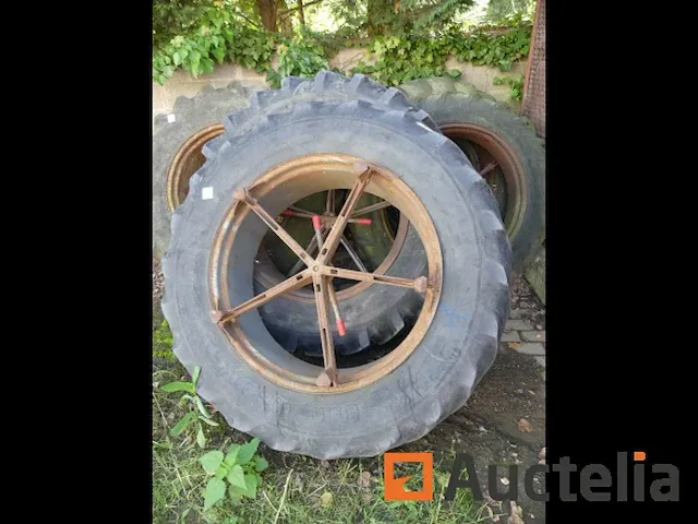 11 wielen en velgen voor landbouw tractor - afbeelding 2 van  13