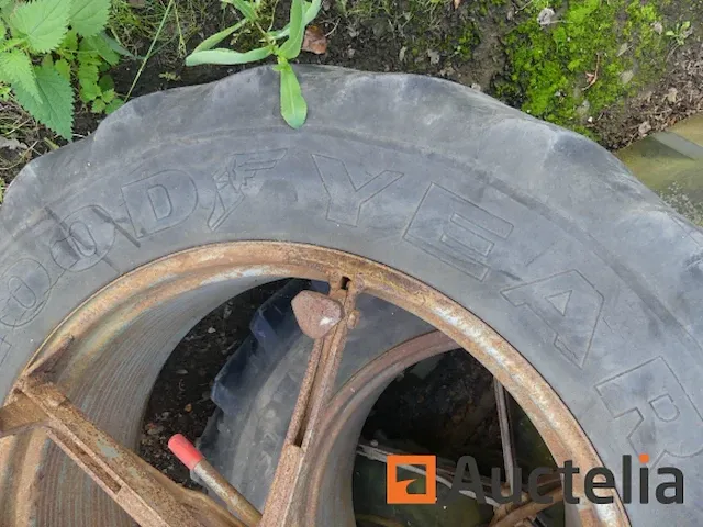 11 wielen en velgen voor landbouw tractor - afbeelding 4 van  13