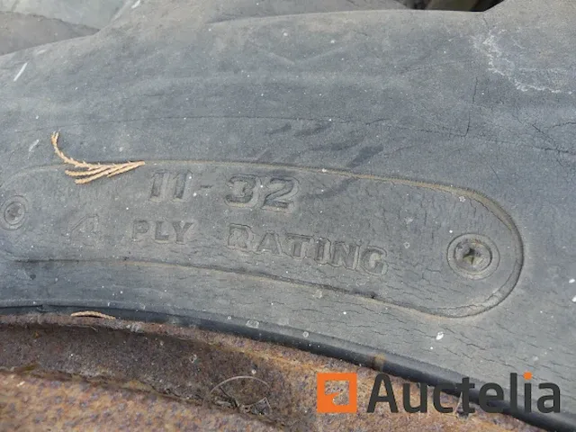 11 wielen en velgen voor landbouw tractor - afbeelding 1 van  13