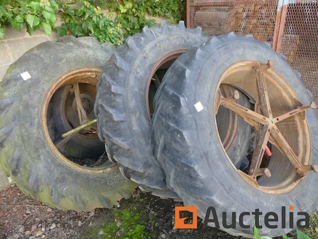 11 wielen en velgen voor landbouw tractor - afbeelding 6 van  13