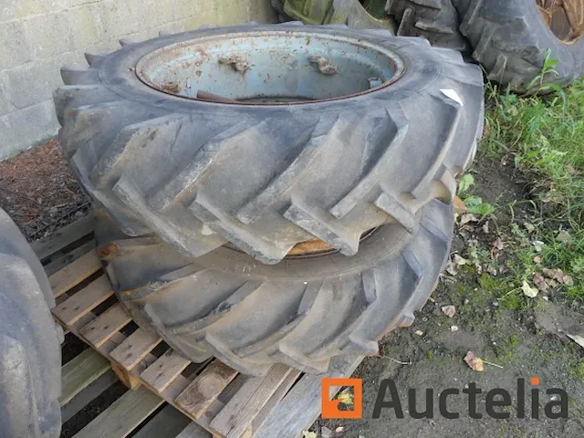 11 wielen en velgen voor landbouw tractor - afbeelding 8 van  13