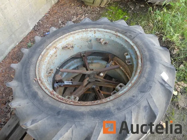 11 wielen en velgen voor landbouw tractor - afbeelding 10 van  13