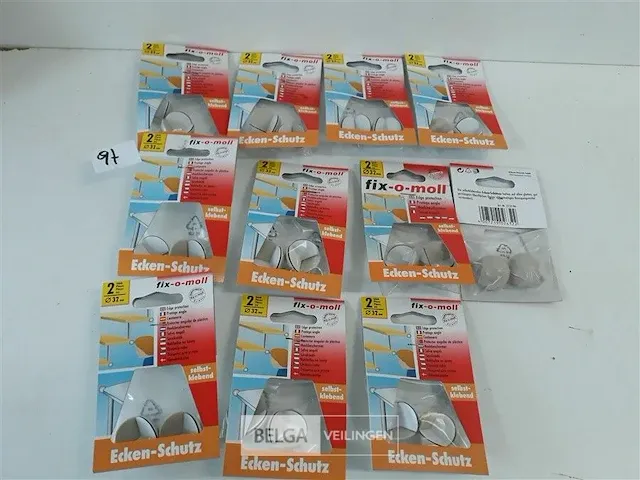 11 x hoekbeschermers rond zelfklevend beige 2 stuks 32 mm - afbeelding 1 van  3