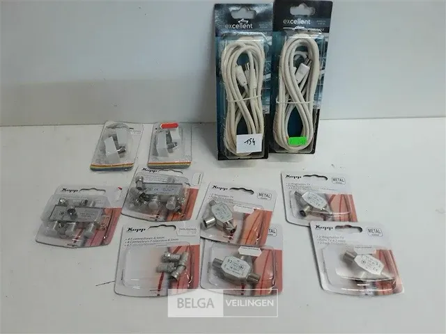 11 x kabels + aansluitingen + splitters mix voor coax kabel tv - afbeelding 1 van  3