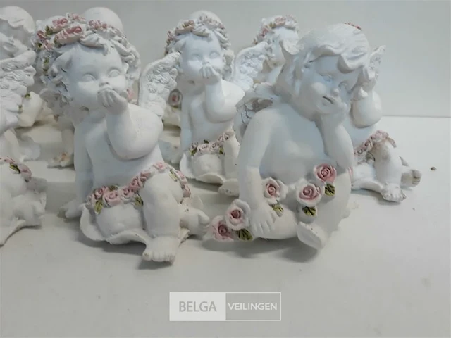 11 x zittende engel met roze bloemen 10 cm - afbeelding 3 van  3
