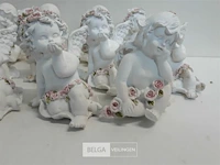11 x zittende engel met roze bloemen 10 cm - afbeelding 3 van  3