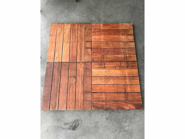 112 stuks (pallet) hardhouten terrastegels (50cmx50cm) 5 of 6 vlakke planken - afbeelding 3 van  4