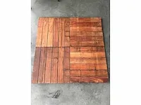112 stuks (pallet) hardhouten terrastegels (50cmx50cm) 5 of 6 vlakke planken - afbeelding 3 van  4