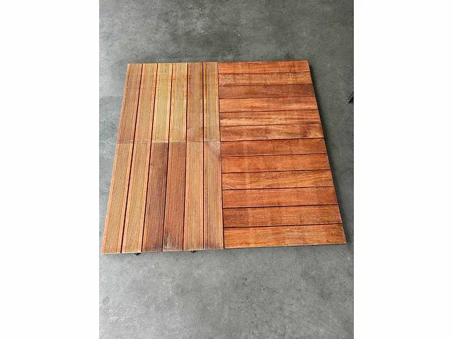 112 stuks (pallet) hardhouten terrastegels (50cmx50cm) 6 gegroefde planken - afbeelding 3 van  3