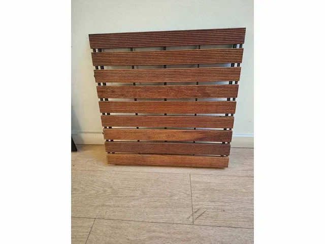 112 stuks (pallet) hardhouten terrastegels (50cmx50cm) 9 gegroefdeplanken - afbeelding 1 van  2