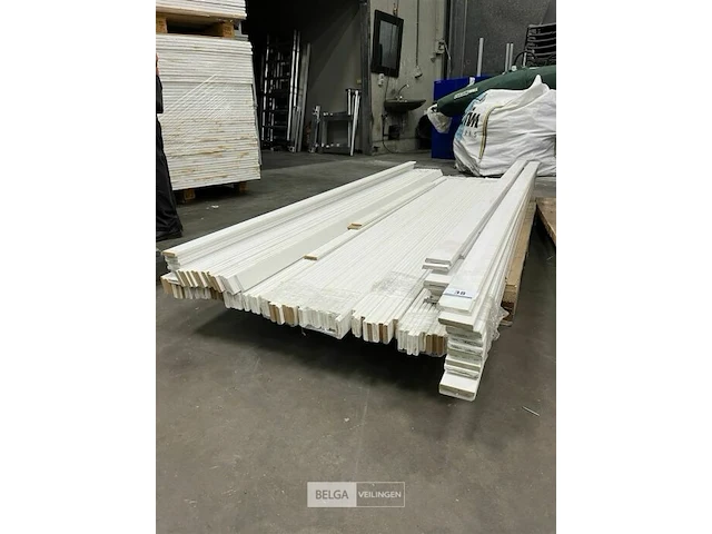 ±112x mdf plinten - afbeelding 1 van  2