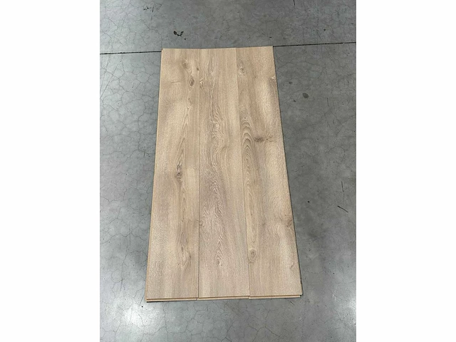 113,30 m2 laminaatvloer 8 mm celete oak - afbeelding 1 van  3