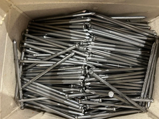 114 dozen nagels - afbeelding 1 van  3