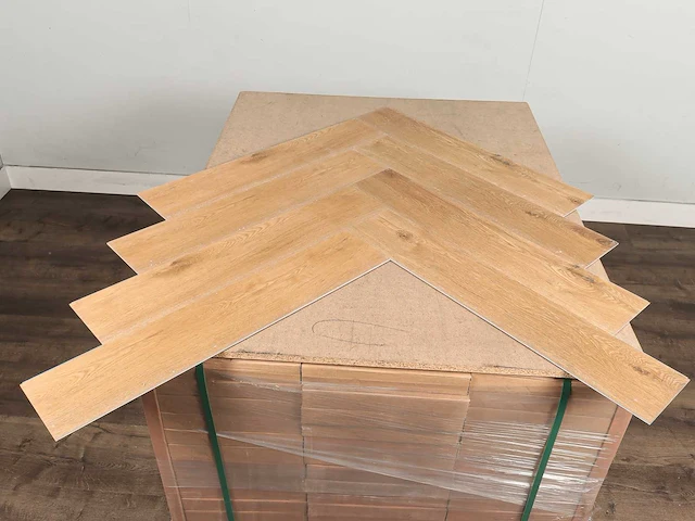 115 m2 pvc spc click visgraat - 750 x 150 x 5 mm - afbeelding 3 van  4