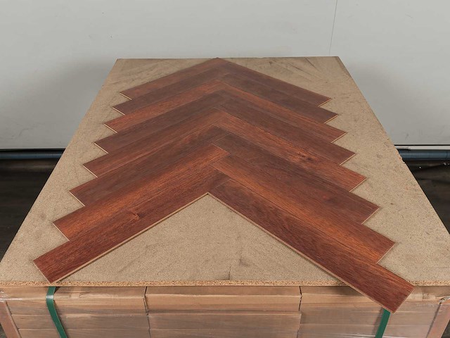 116 m2 laminaat visgraat - 504 x 84 x 8 mm - afbeelding 3 van  4