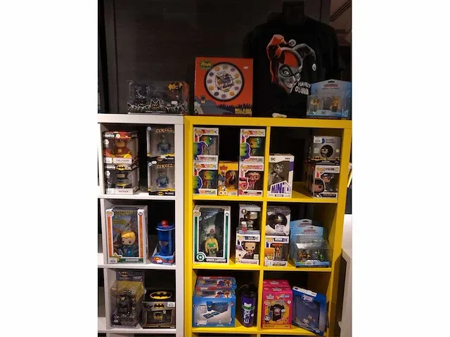 117 stuks diversen merk: dc, funko,etc - afbeelding 1 van  4
