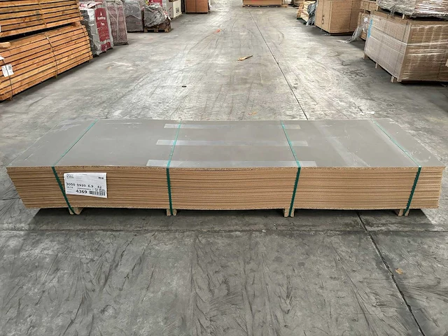 117,9 m² mdf 0,92 m breed 3,05 lang 0,69 cm dik - afbeelding 3 van  4