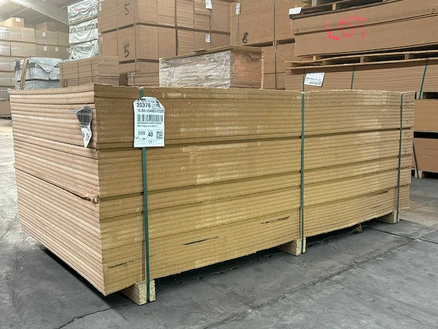 119,1 m² mdf 1,22 m breed 2,44 lang 1,8 cm dik - afbeelding 1 van  4