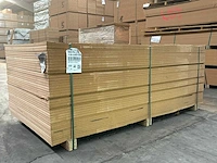 119,1 m² mdf 1,22 m breed 2,44 lang 1,8 cm dik - afbeelding 1 van  4