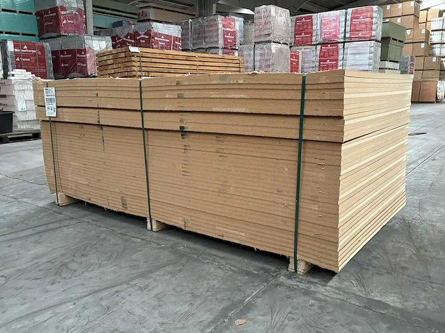 119,1 m² mdf 1,22 m breed 2,44 lang 1,8 cm dik - afbeelding 1 van  4