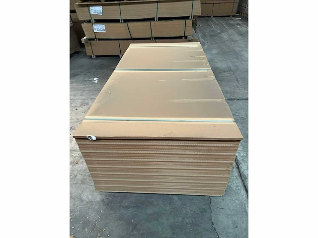 119,1 m² mdf 1,22 m breed 2,44 lang 1,8 cm dik - afbeelding 4 van  4