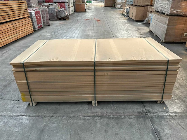 119,1 m² mdf 1,22 m breed 2,44 lang 1,8 cm dik - afbeelding 1 van  4