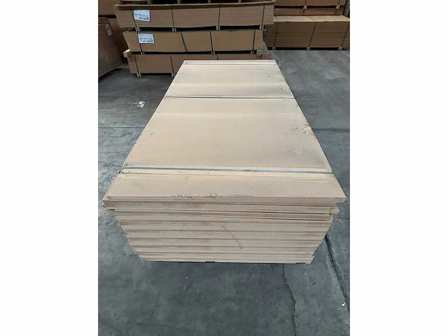 119,1 m² mdf 1,22 m breed 2,44 lang 1,8 cm dik - afbeelding 3 van  4