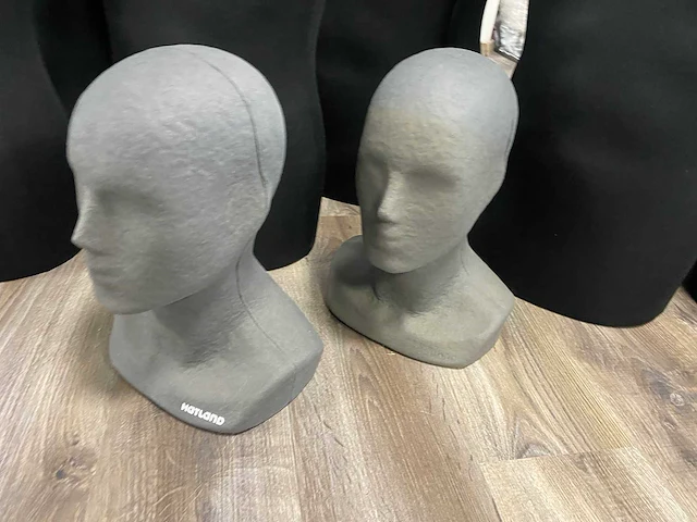 11x heren-buste zwart en 2x etalage-kop grijs. - afbeelding 2 van  3