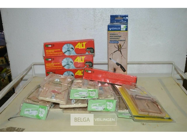 11x rattenval, 3x lijm voor rattenval, 1x spinnen en insectenzuiger - afbeelding 1 van  4
