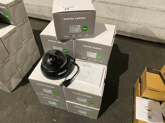11x spectator varifocal day & night dome camera, model d3idv4-9d/52-12 - afbeelding 1 van  3