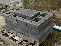 12 bouwstenen muurtje in beton, zwart, afm. 60x30x13 - afbeelding 1 van  4