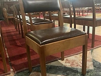 12 bruine lederen kerkstoelen - afbeelding 1 van  5