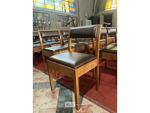 12 bruine lederen kerkstoelen - afbeelding 2 van  5
