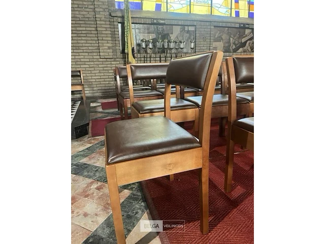 12 bruine lederen kerkstoelen - afbeelding 3 van  5