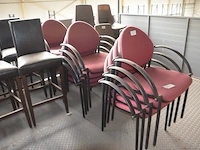 12 bureelstoelen met armleuning en rose stoffen zit - afbeelding 2 van  3
