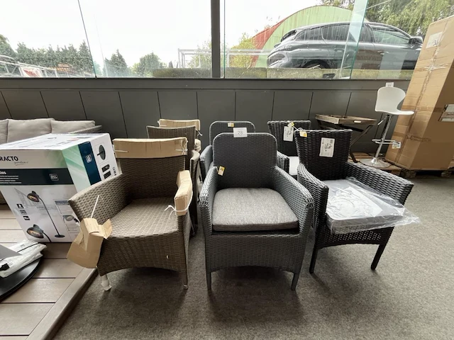 12 div stoelen - afbeelding 1 van  13