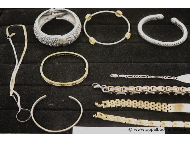 12 diverse armbanden - afbeelding 4 van  4