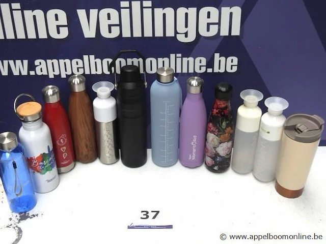 12 diverse drinkbussen - afbeelding 1 van  1
