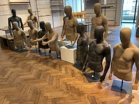 12 diverse mannenbustes op staander - afbeelding 4 van  11