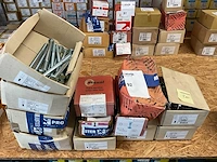 12 dozen bouten - afbeelding 1 van  7