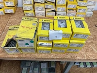 12 dozen cellenbetonschroeven; pluggen - afbeelding 1 van  6